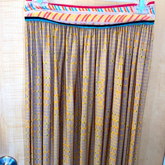 🌸Conditions Apply Geometric High/Low Maxi Skirt - Picture 3 of 12